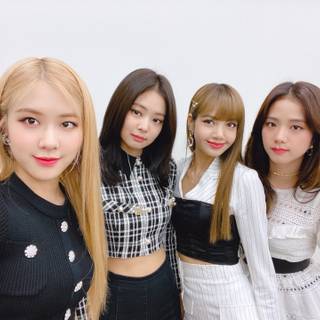 Blackpink Jennie and Lisa wallpaper