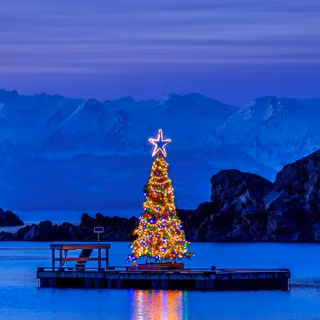 Christmas lake wallpaper