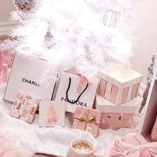 Soft pink Christmas wallpaper