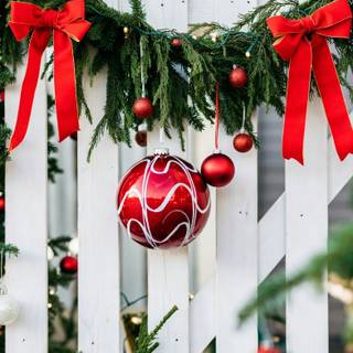 Red preppy Christmas wallpaper