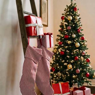 Red preppy Christmas wallpaper