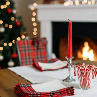 Red preppy Christmas wallpaper