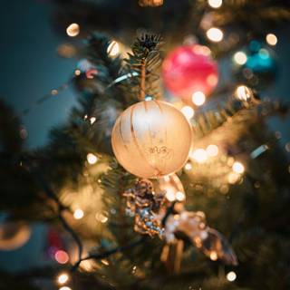 Christmas tree lights 4k wallpaper