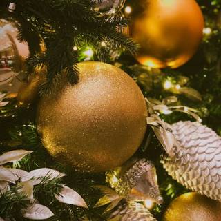 Christmas tree balls wallpaper