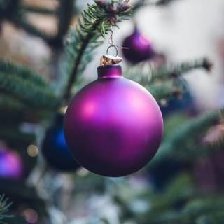 Christmas tree balls wallpaper