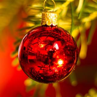 Christmas tree balls wallpaper