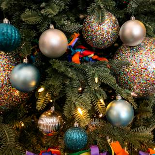 Christmas tree balls wallpaper