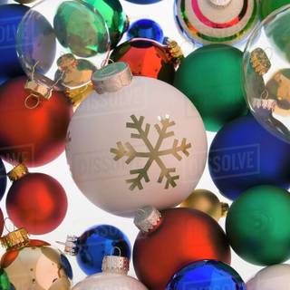 Christmas tree balls wallpaper