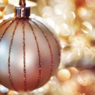 Christmas tree balls wallpaper