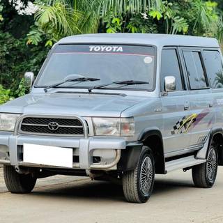 Toyota Qualis wallpaper