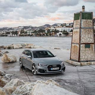 Audi RS4 Avant wallpaper