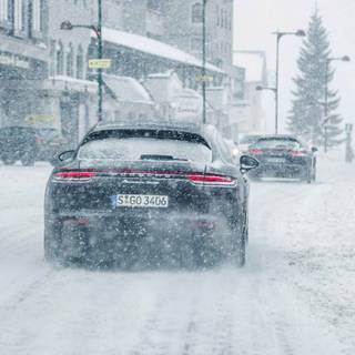 Porsche Panamera winter wallpaper