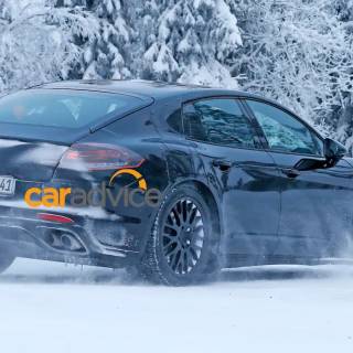 Porsche Panamera winter wallpaper