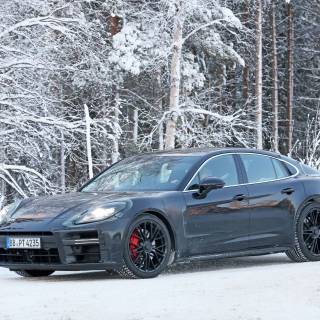 Porsche Panamera winter wallpaper