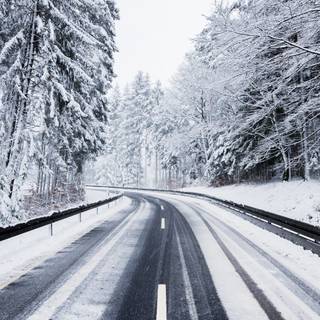 Long winter road wallpaper