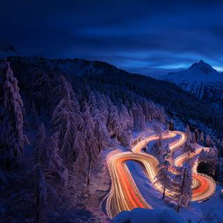 Long winter road wallpaper