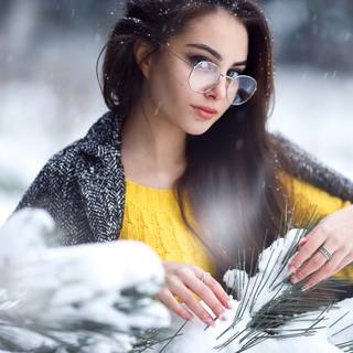 Winter girl portrait wallpaper
