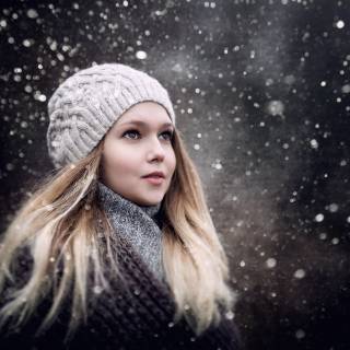Winter girl portrait wallpaper