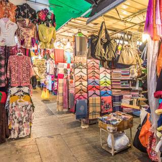 China flea market wallpaper