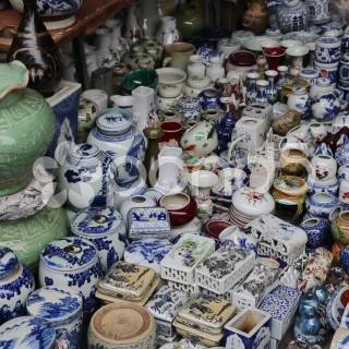 China flea market wallpaper