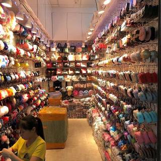 China flea market wallpaper