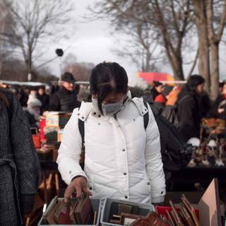 China flea market wallpaper