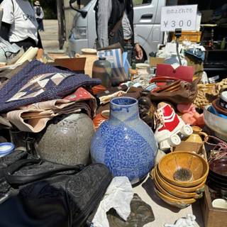 China flea market wallpaper