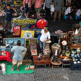 China flea market wallpaper