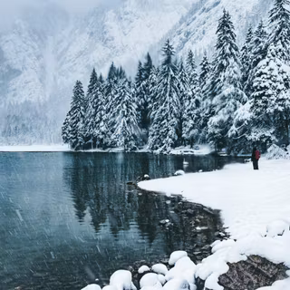 Winter frozen lake wallpaper