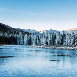 Winter frozen lake wallpaper