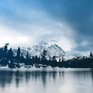 Winter frozen lake wallpaper