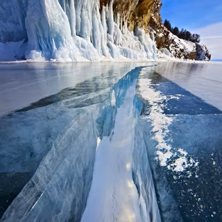 Winter frozen lake wallpaper