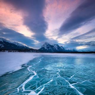 Winter frozen lake wallpaper