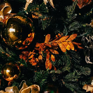 Christmas iPhone 17 wallpaper