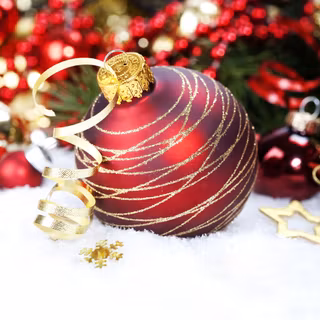 Christmas gold and red wallpaper