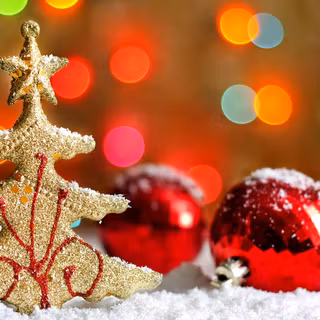 Christmas gold and red wallpaper