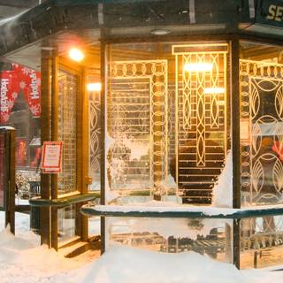 Winter bus stop wallpaper