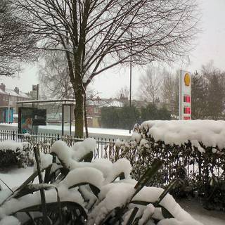 Winter bus stop wallpaper