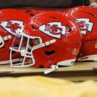Chiefs helmet desktop wallpaper
