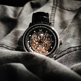 Automatic watch wallpaper