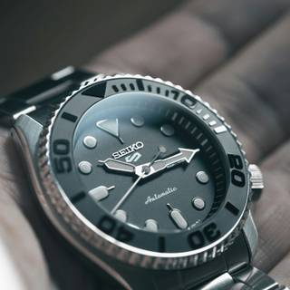 Automatic watch wallpaper