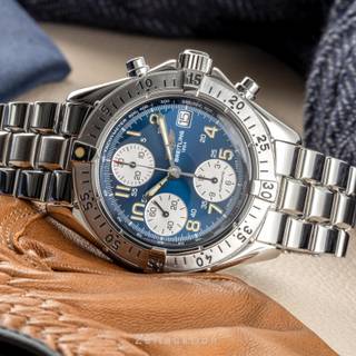 Automatic watch wallpaper