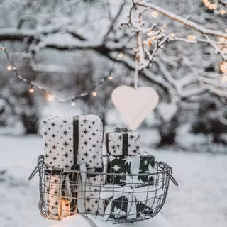 Christmas basket wallpaper