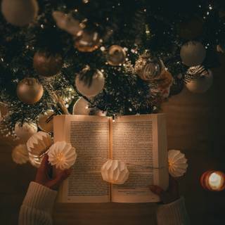 Christmas and book wallpaper