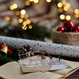 Christmas and book wallpaper