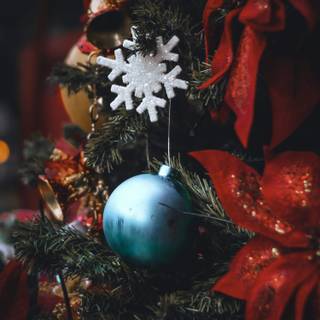 Blue and red Christmas wallpaper