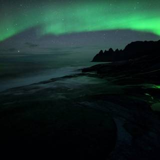 Dark aurora wallpaper