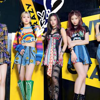 Itzy 2025 PC wallpaper