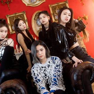 Itzy 2025 PC wallpaper