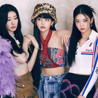 Itzy 2025 PC wallpaper